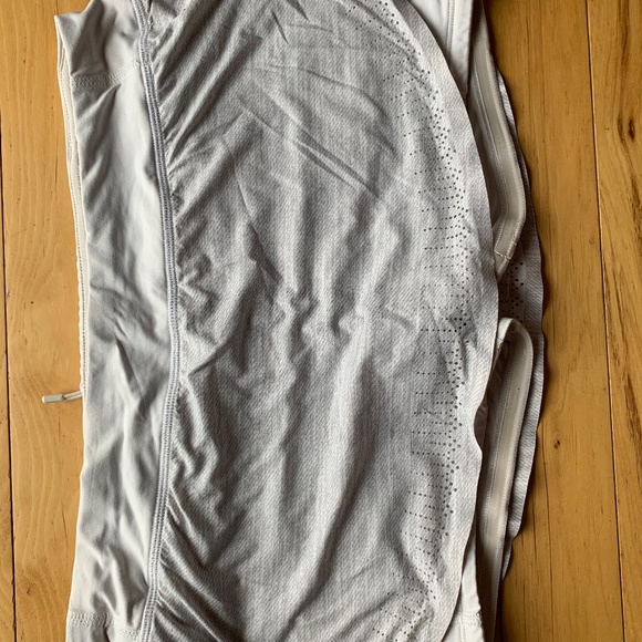 white lulu lemon skirt/short - Picture 1 of 4